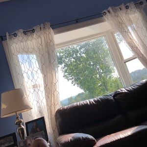 Meet your Posher, Emily hendrickson